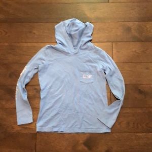 cute girls vineyard vines shirt!